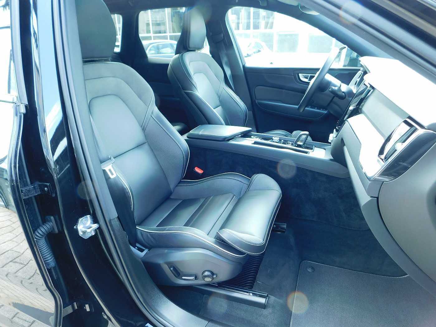 Volvo  T6 AWD Recharge R-Design