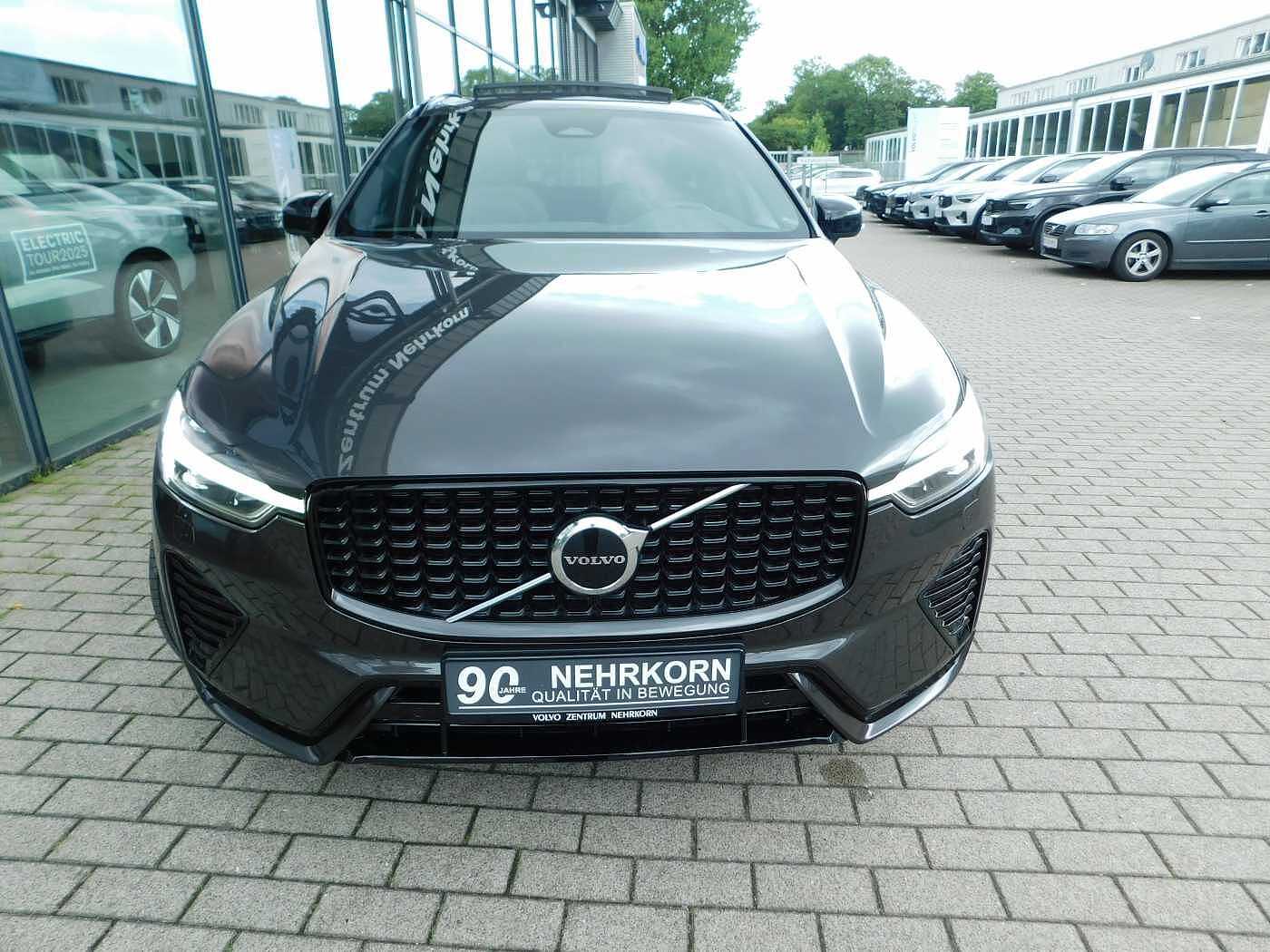 Volvo  B4 D AWD Plus Dark