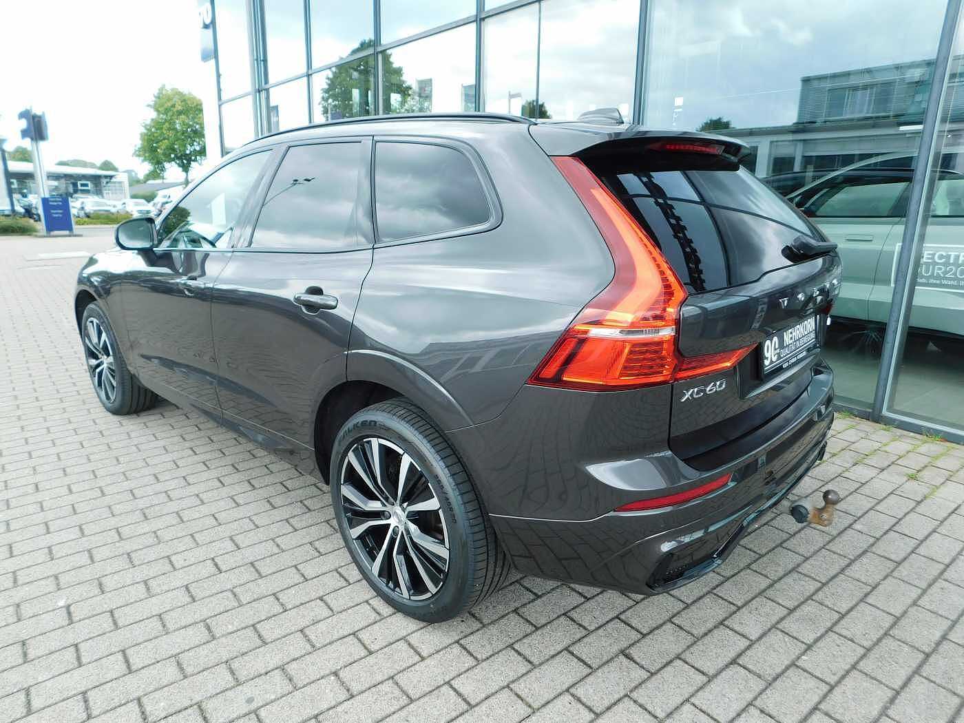 Volvo  B4 D AWD Plus Dark