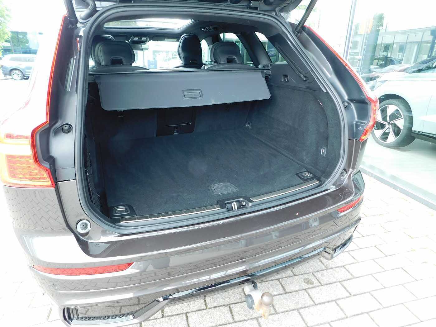 Volvo  B4 D AWD Plus Dark