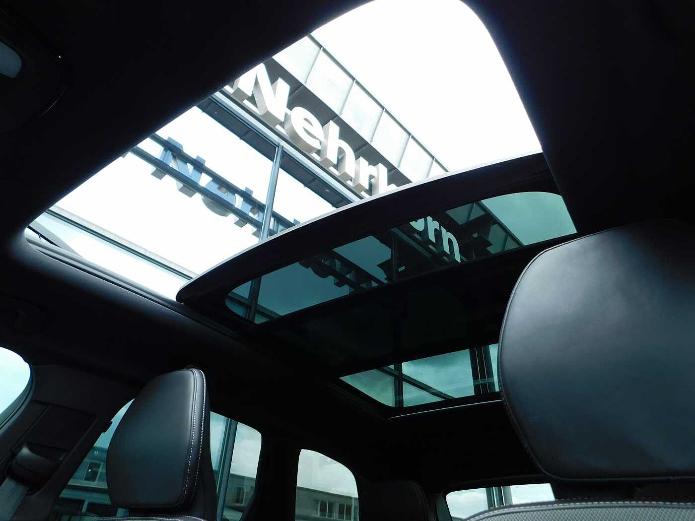 Volvo  B4 D AWD Plus Dark