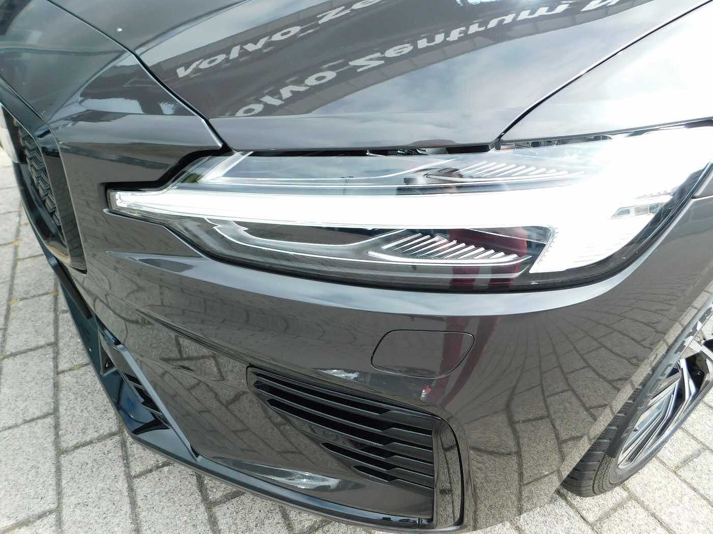 Volvo  T6 Recharge AWD Ultra Dark