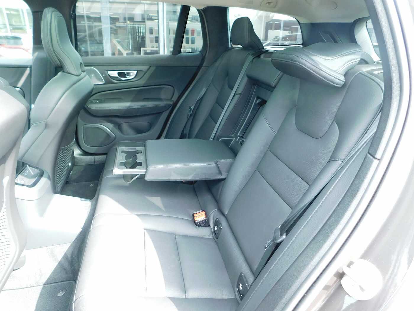 Volvo  T6 Recharge AWD Ultra Dark