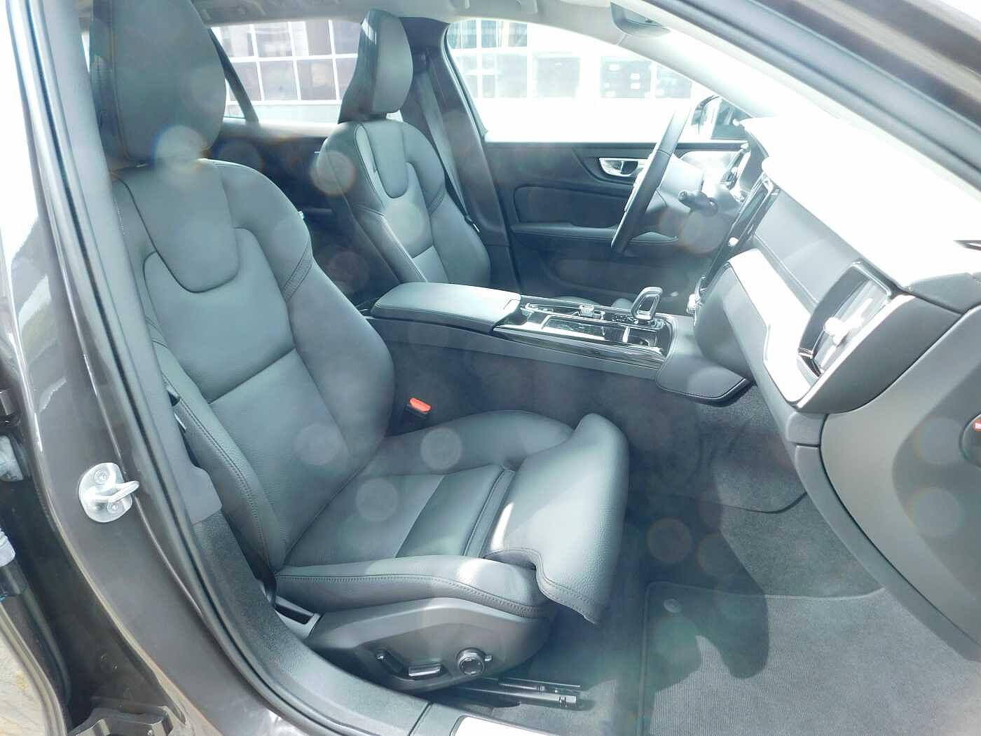 Volvo  T6 Recharge AWD Ultra Dark