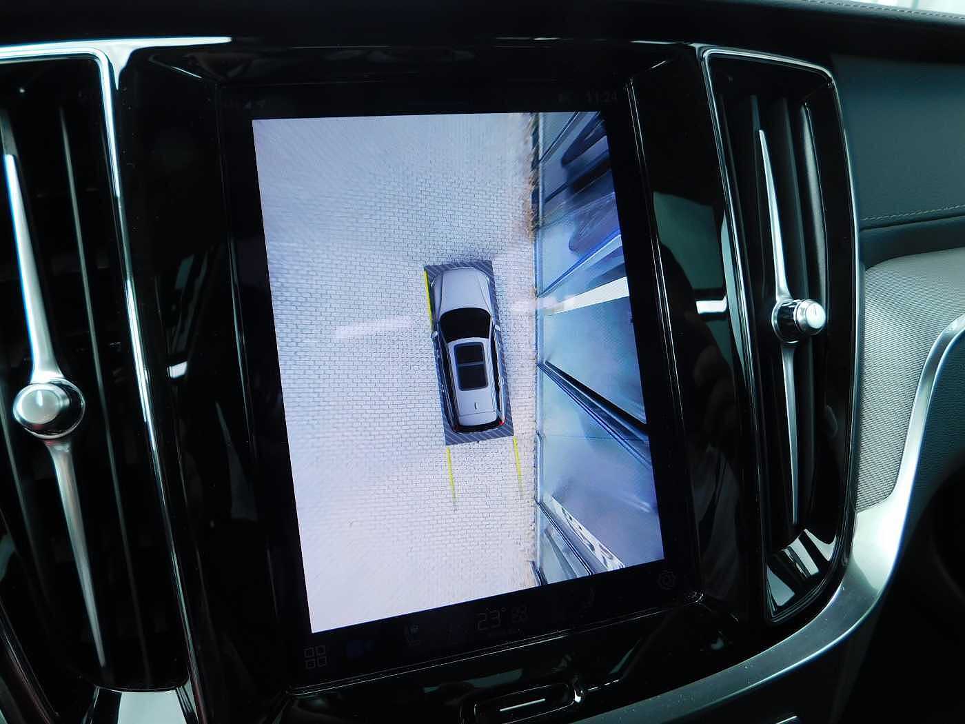 Volvo  T6 Recharge AWD Ultra Dark