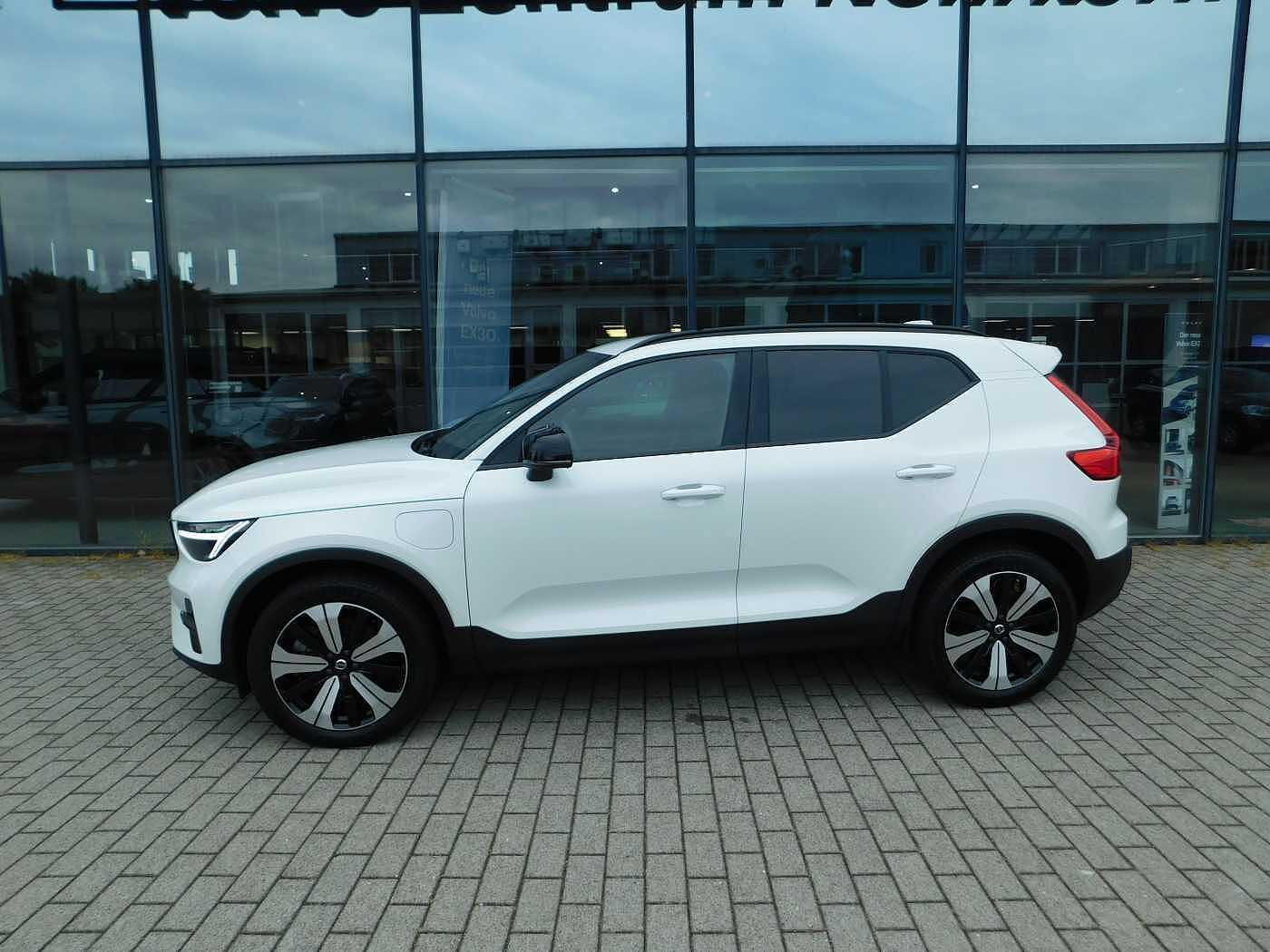 Volvo  T4 Recharge Plus Dark