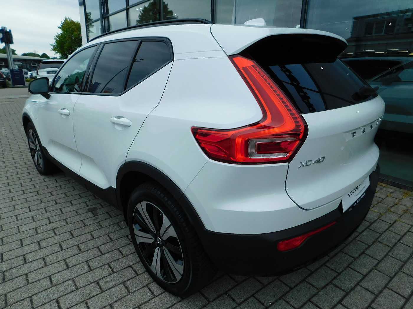 Volvo  T4 Recharge Plus Dark