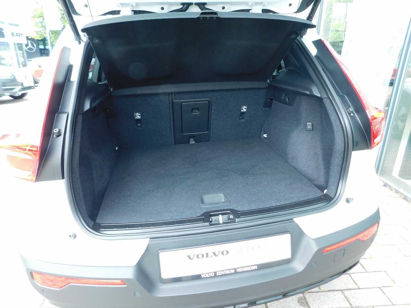 Volvo  T4 Recharge Plus Dark