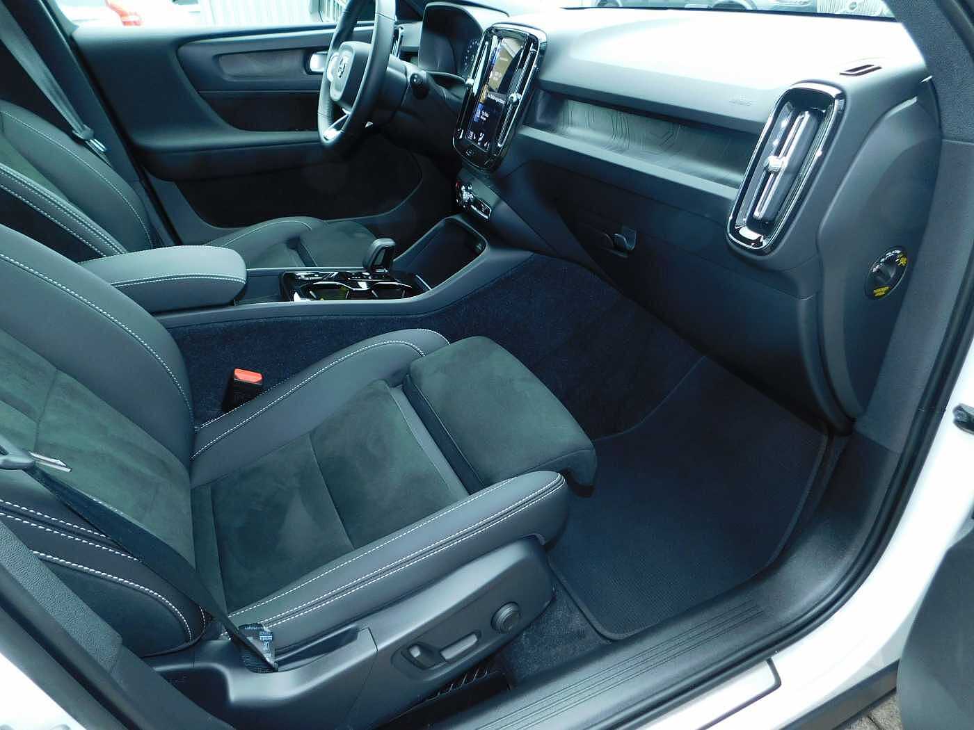 Volvo  T4 Recharge Plus Dark