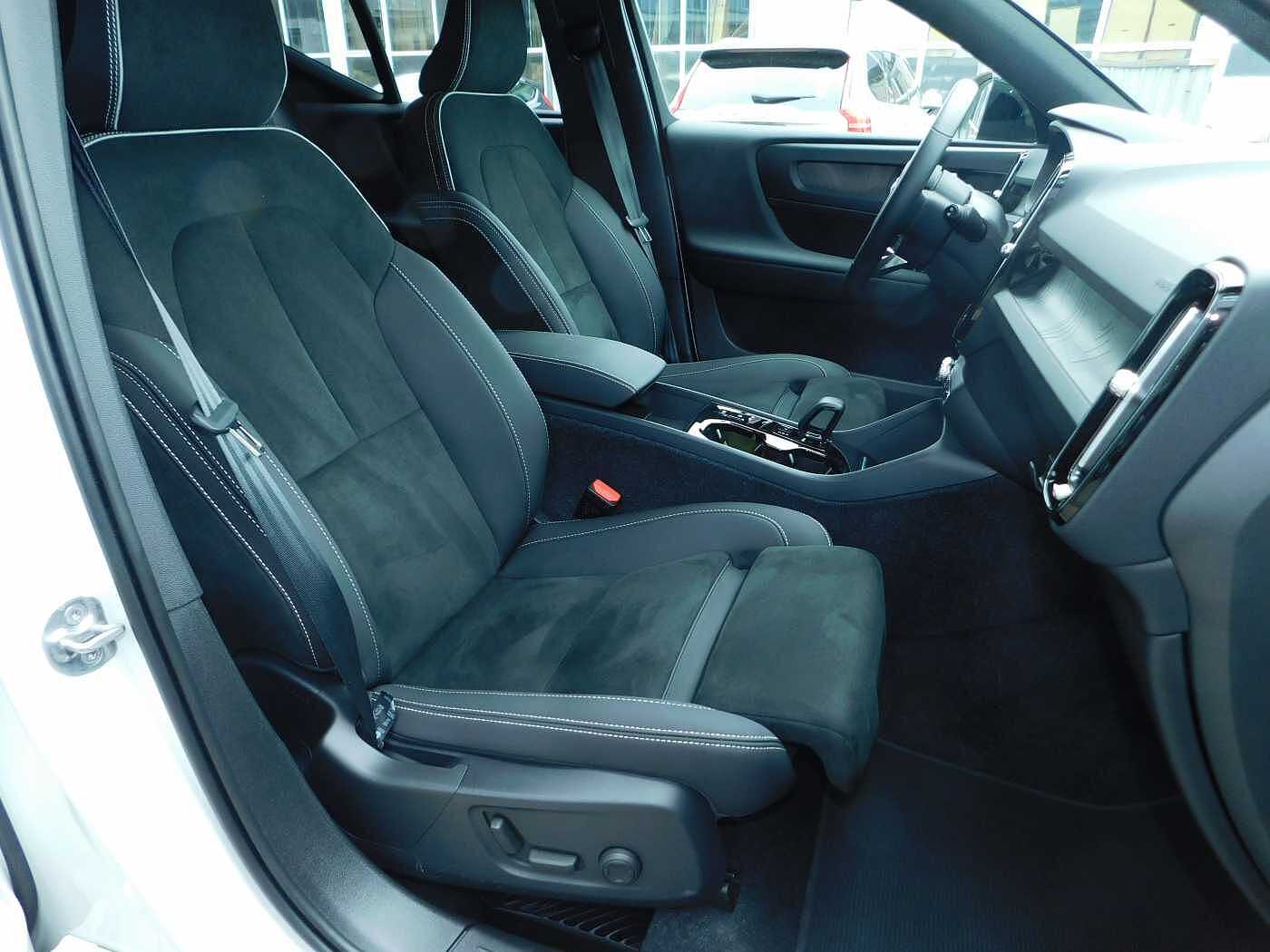 Volvo  T4 Recharge Plus Dark