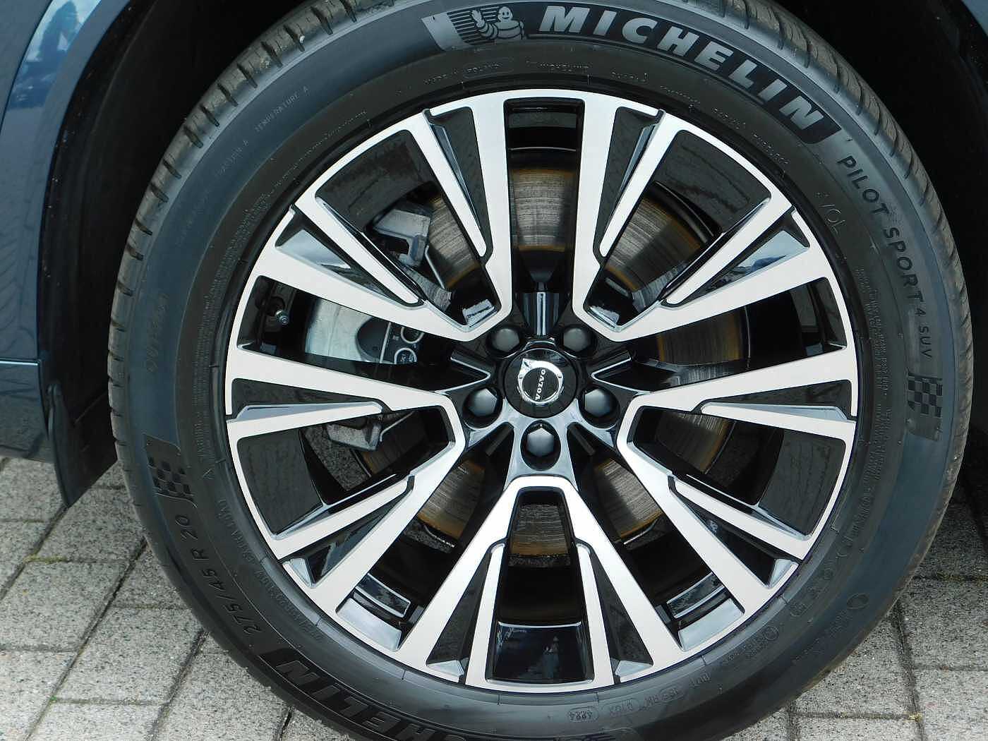 Volvo  T8 AWD Plus Bright