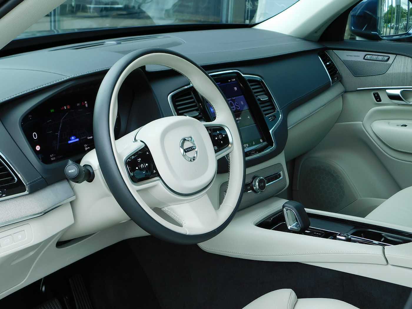 Volvo  T8 AWD Plus Bright