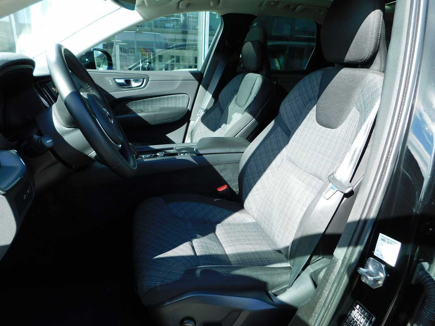 Volvo  T6 AWD Recharge Core