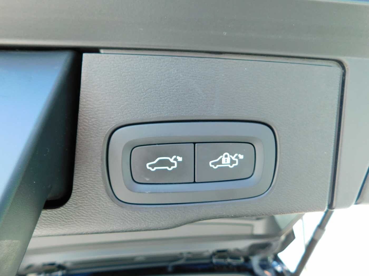 Volvo  T6 AWD Recharge Core