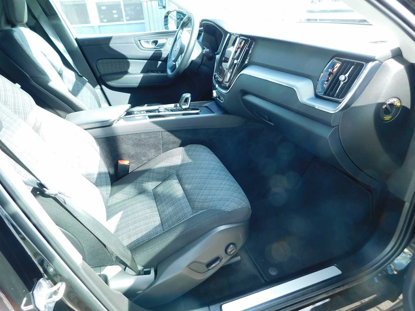 Volvo  T6 AWD Recharge Core