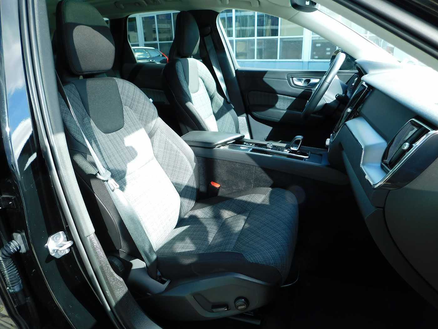 Volvo  T6 AWD Recharge Core