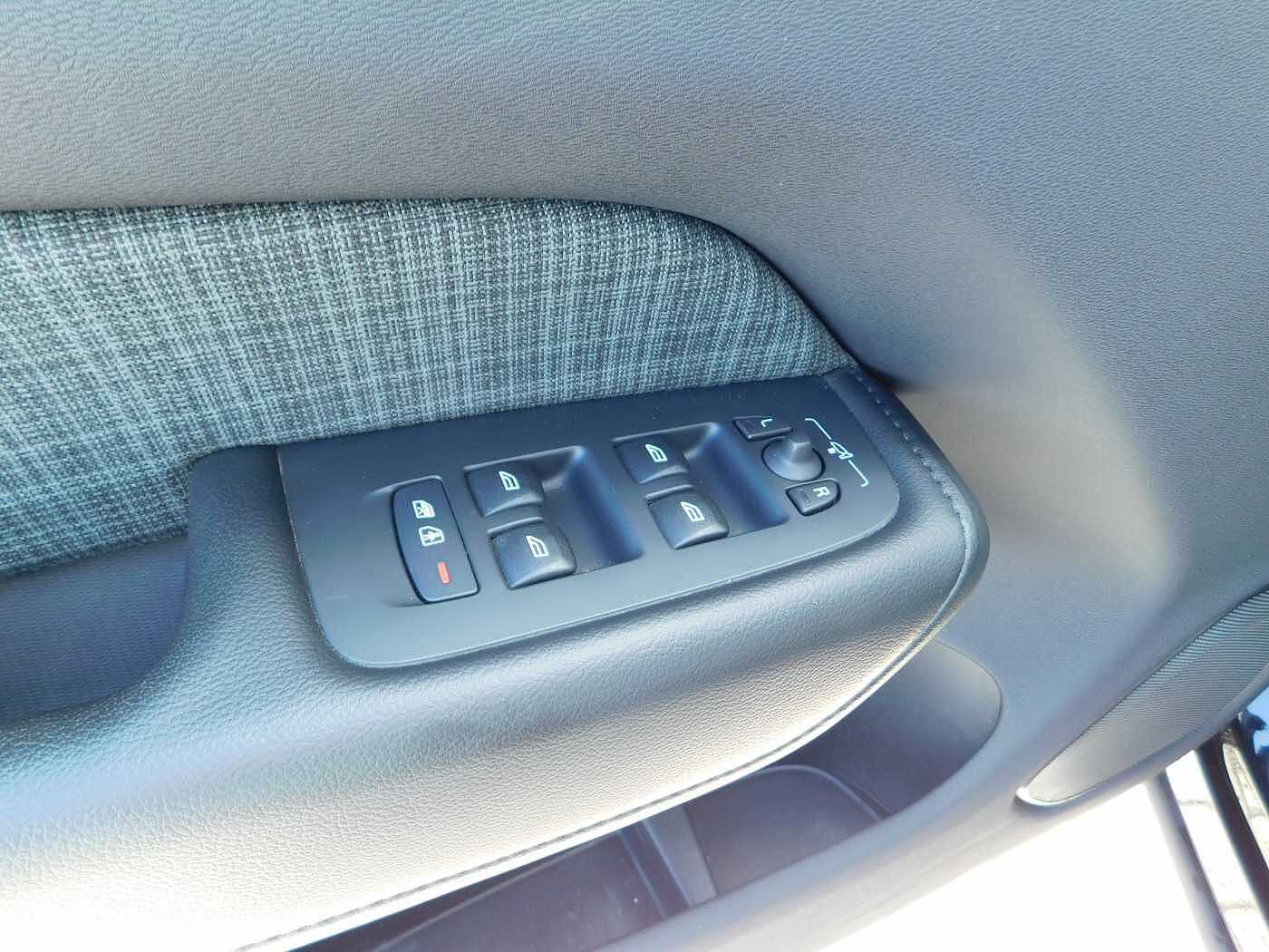 Volvo  T6 AWD Recharge Core