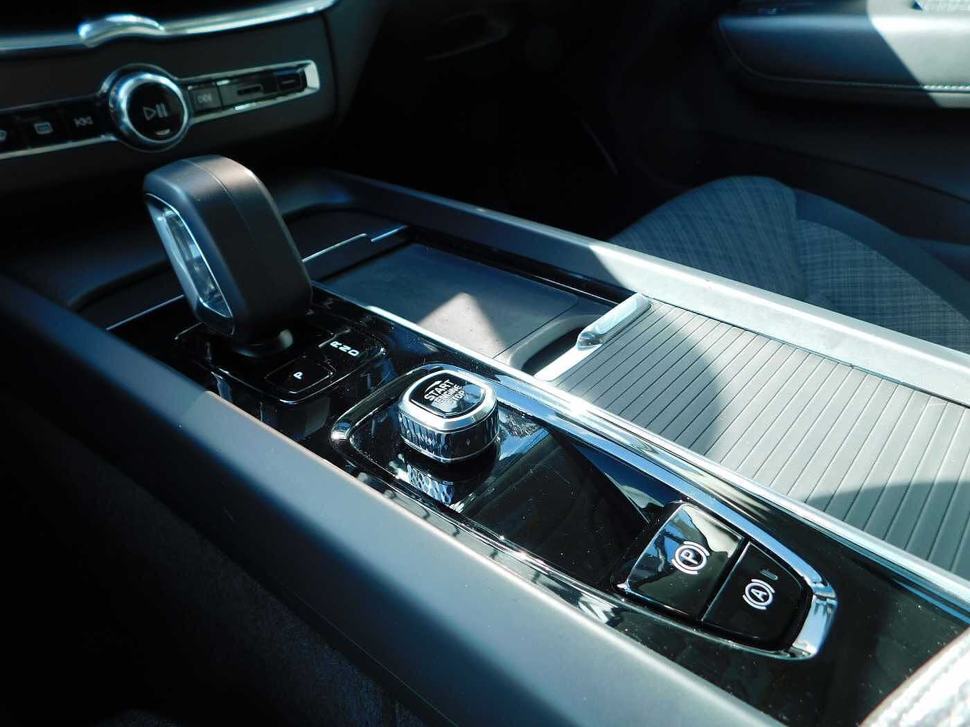 Volvo  T6 AWD Recharge Core