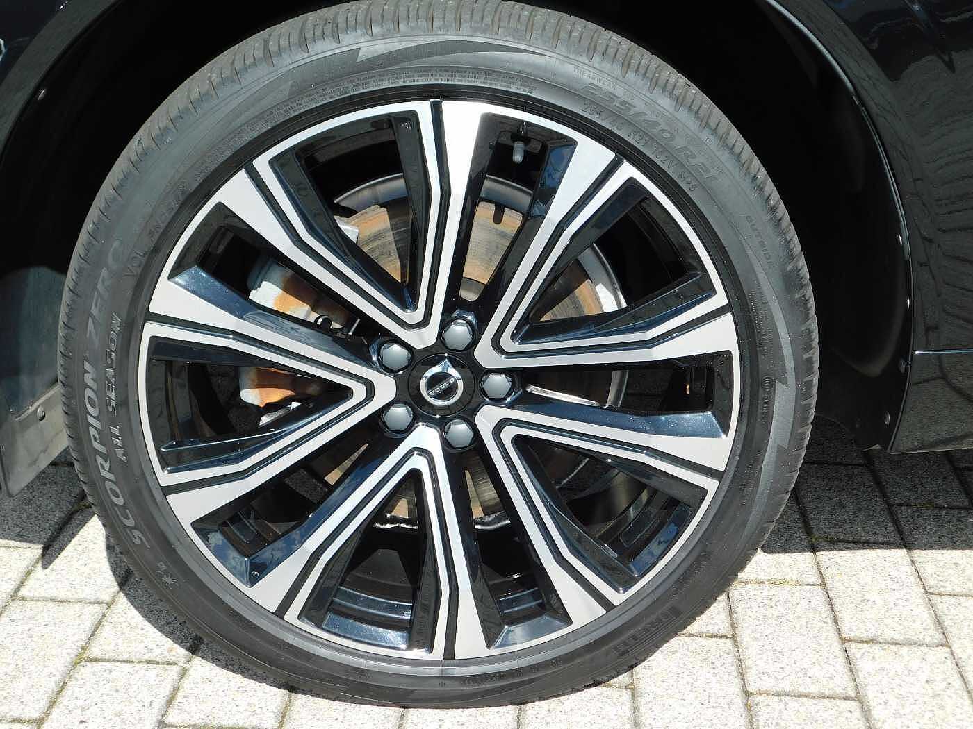 Volvo  T6 AWD Recharge R-Design