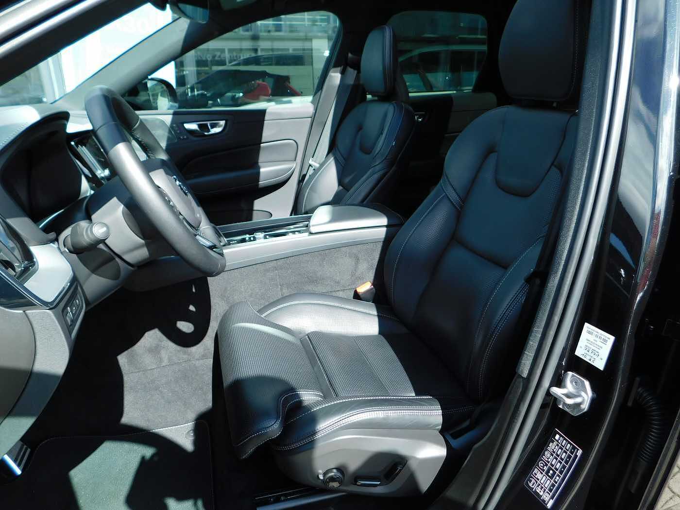 Volvo  T6 AWD Recharge R-Design
