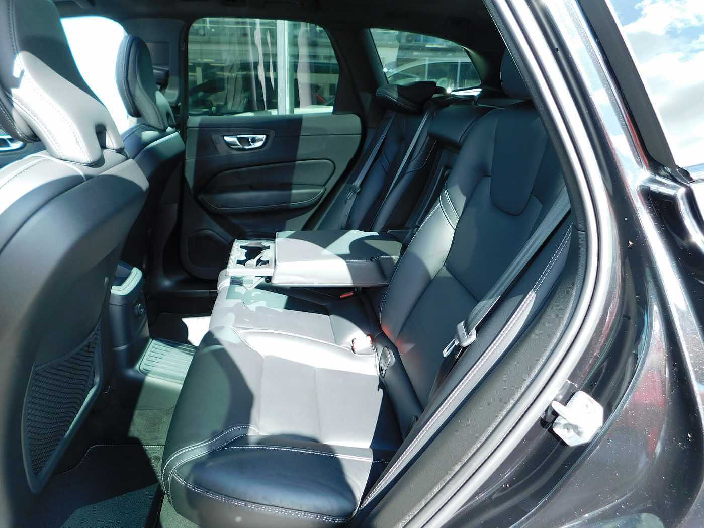 Volvo  T6 AWD Recharge R-Design