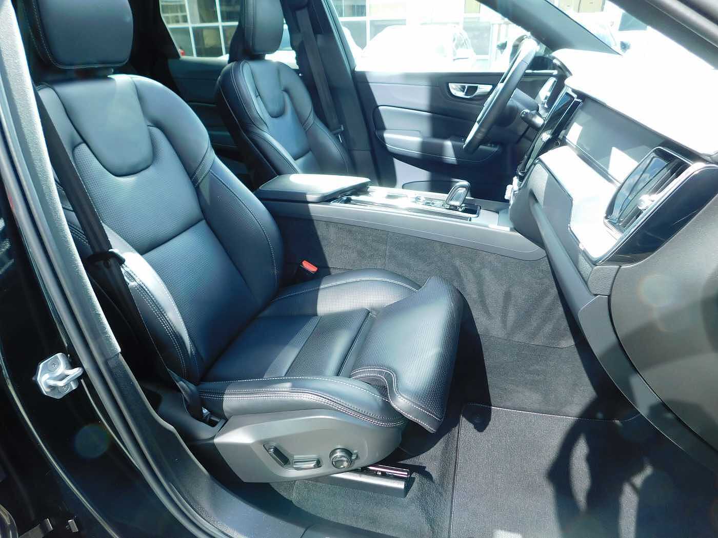 Volvo  T6 AWD Recharge R-Design
