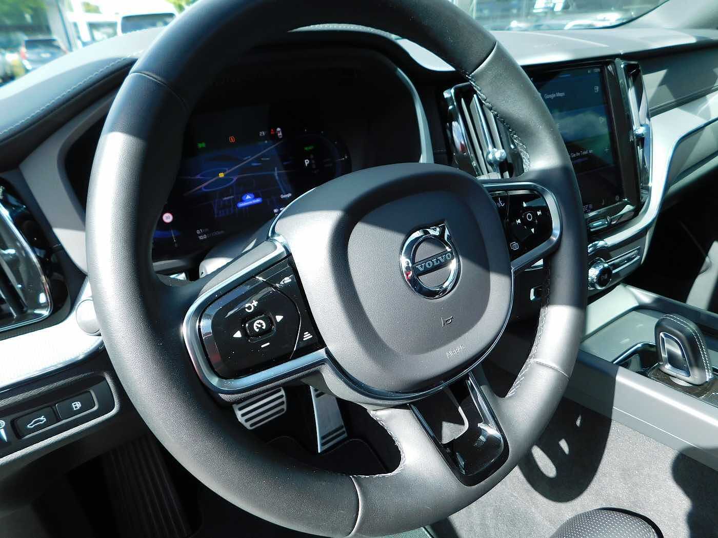 Volvo  T6 AWD Recharge R-Design