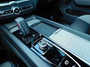 Volvo  T6 AWD Recharge R-Design