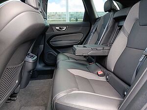 Volvo  B4 D 2WD R-Design 'AHK, ACC'