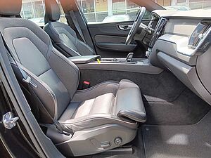 Volvo  B4 D 2WD R-Design 'AHK, ACC'