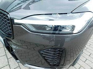 Volvo  B4 D AWD Plus Dark