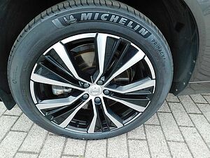 Volvo  B4 D AWD Plus Dark