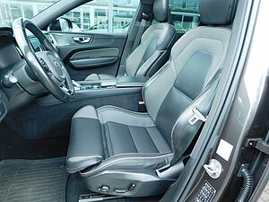 Volvo  B4 D AWD Plus Dark