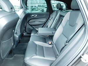 Volvo  B4 D AWD Plus Dark