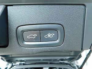 Volvo  B4 D AWD Plus Dark