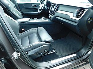 Volvo  B4 D AWD Plus Dark