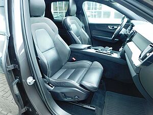 Volvo  B4 D AWD Plus Dark