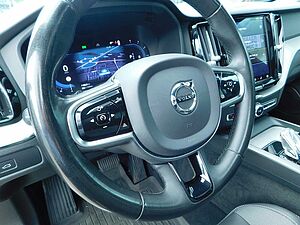 Volvo  B4 D AWD Plus Dark