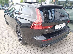 Volvo  B4 B DKG Plus Dark 'elektr. Sitze'
