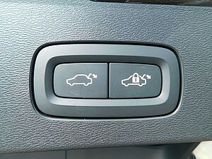 Volvo  T6 Recharge AWD Ultra Dark