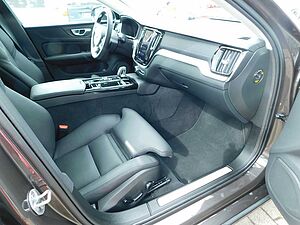 Volvo  T6 Recharge AWD Ultra Dark