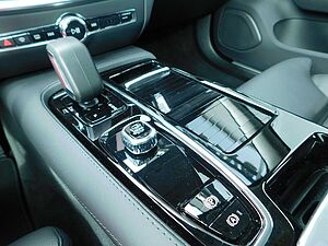 Volvo  T6 Recharge AWD Ultra Dark