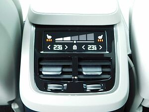 Volvo  T8 AWD Plus Bright
