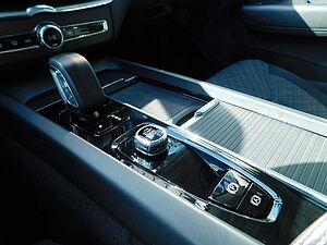 Volvo  T6 AWD Recharge Core