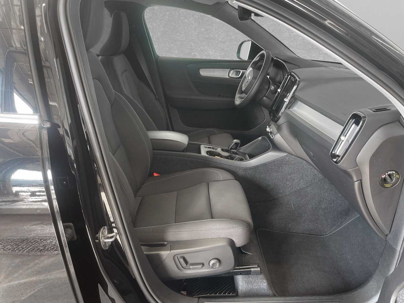 Volvo  R Expression