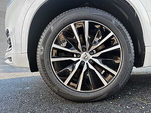 Volvo  Recharge Inscription Expression