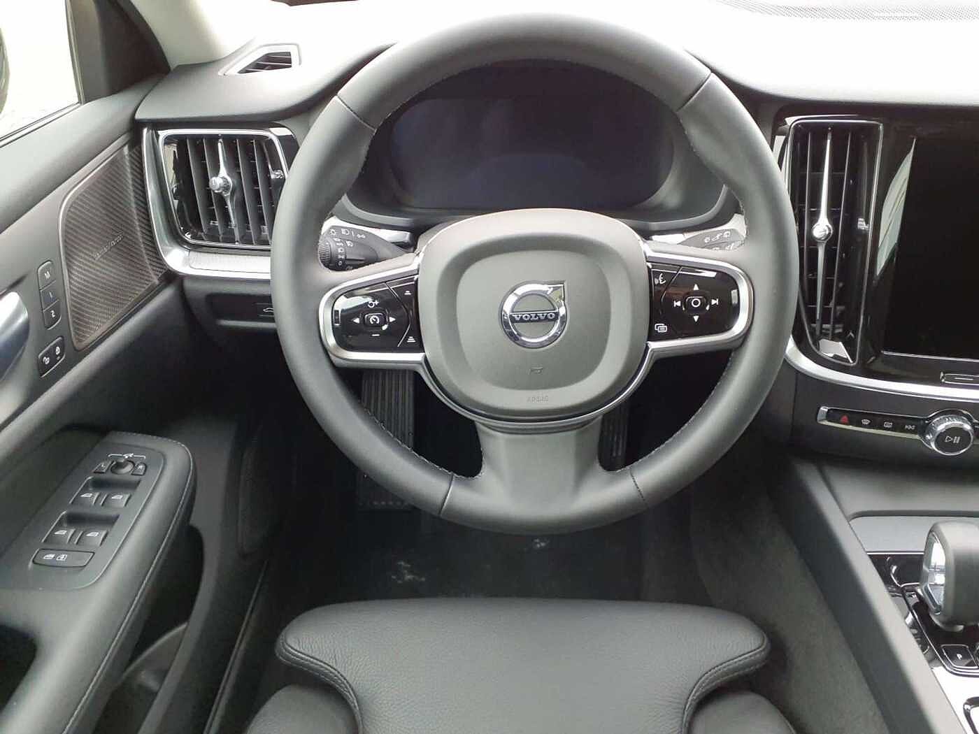 Volvo  V60 CC Plus B5 Benzin AWD  / Winterräder