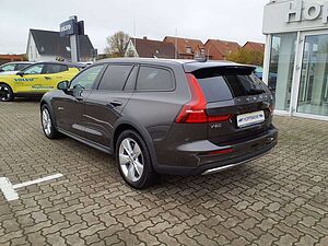 Volvo  V60 CC Plus B5 Benzin AWD  / Winterräder