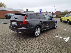 Volvo  V60 CC Plus B5 Benzin AWD  / Winterräder