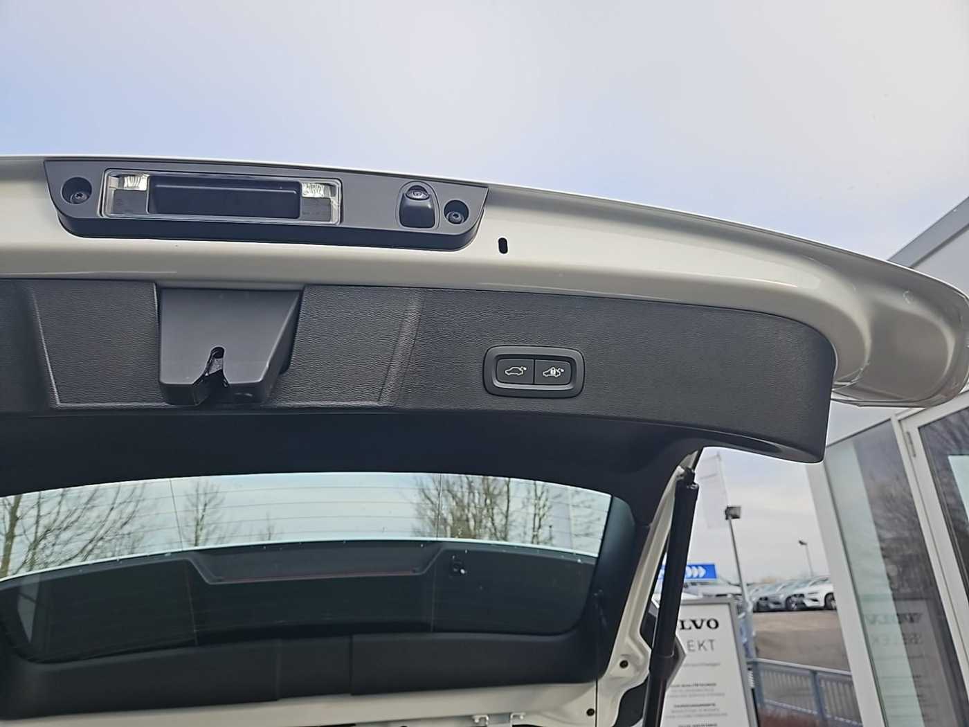 Volvo  B3 Plus Dark Licht-P. / Fahr-Paket
